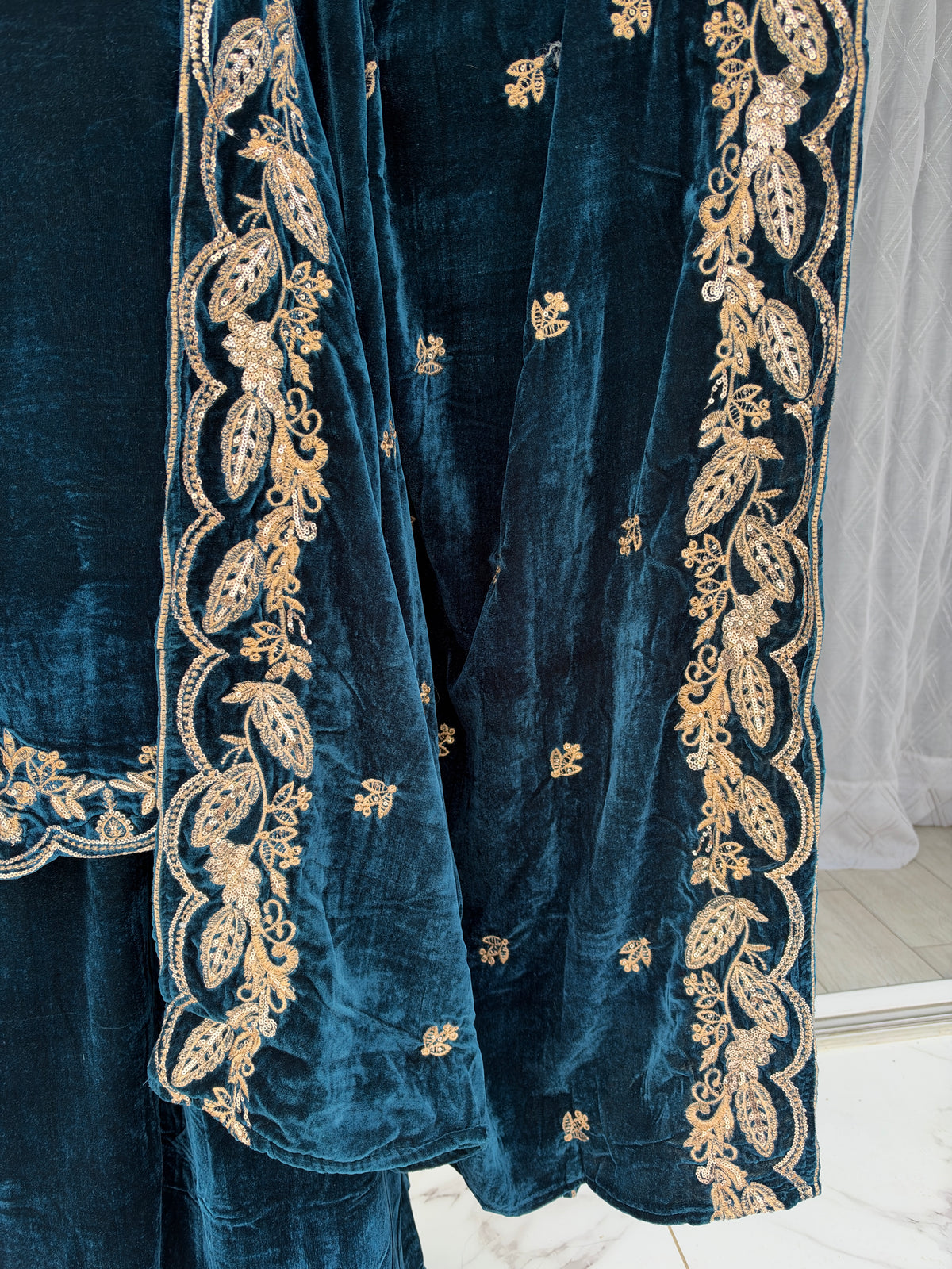 AIMA TEAL - Embroidered micro velvet kameez with velvet shawl