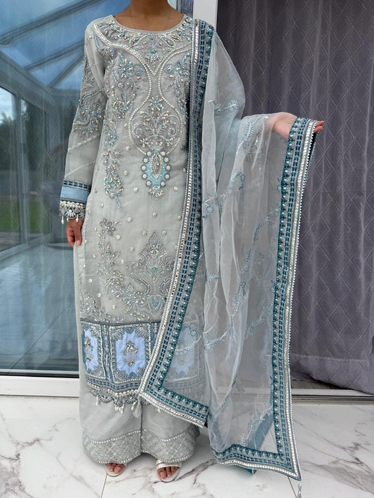 SAFIYA - Embroidered organza Kameez with plazo