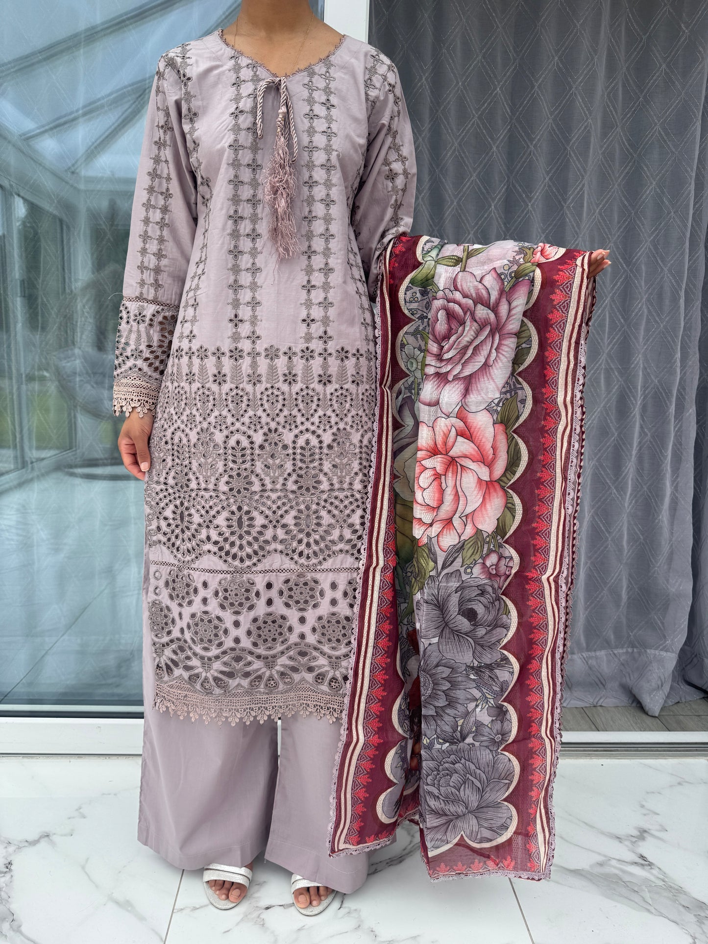 AMNA - Embroidered chikan kari kameez with plazo