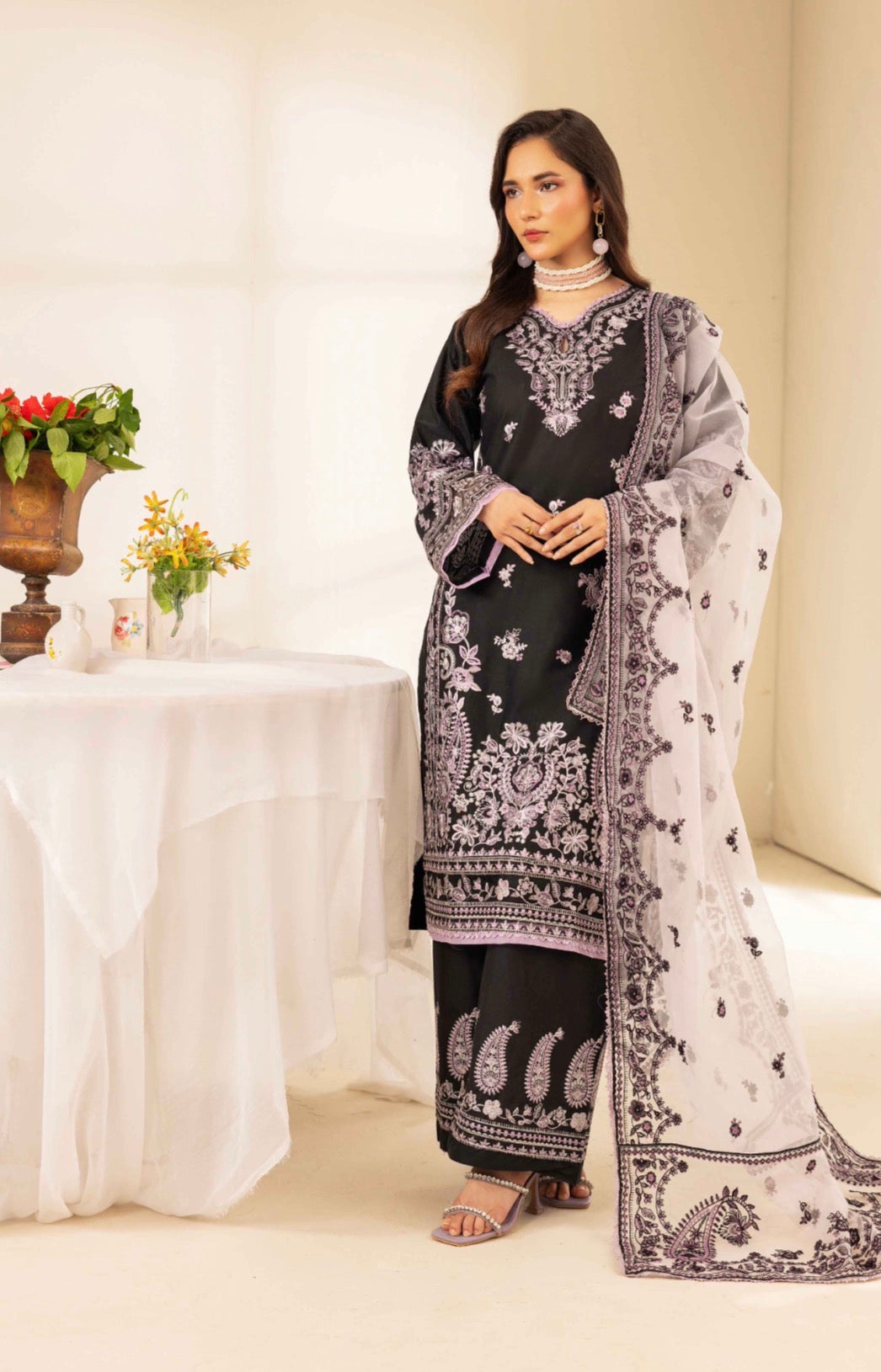 SIMRANS RAYAA - Embroidered soft cotton outfit with plazo