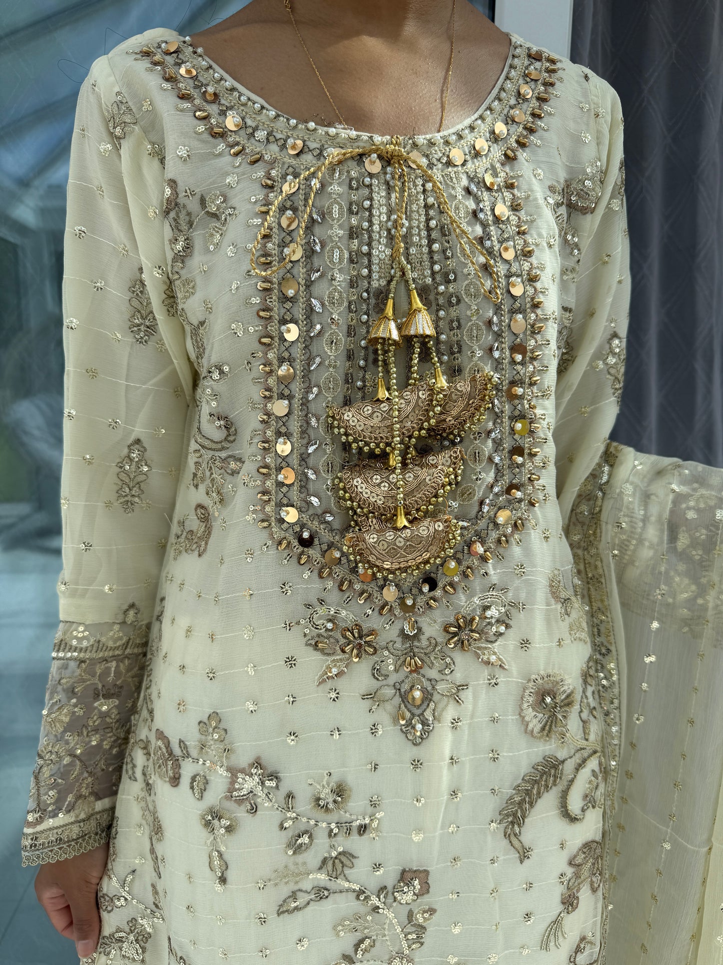 QARINA - Embroidered chiffon kameez with plazo