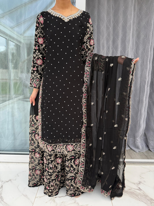 MUSKAAN - Chiffon outfit with embroidered sharara