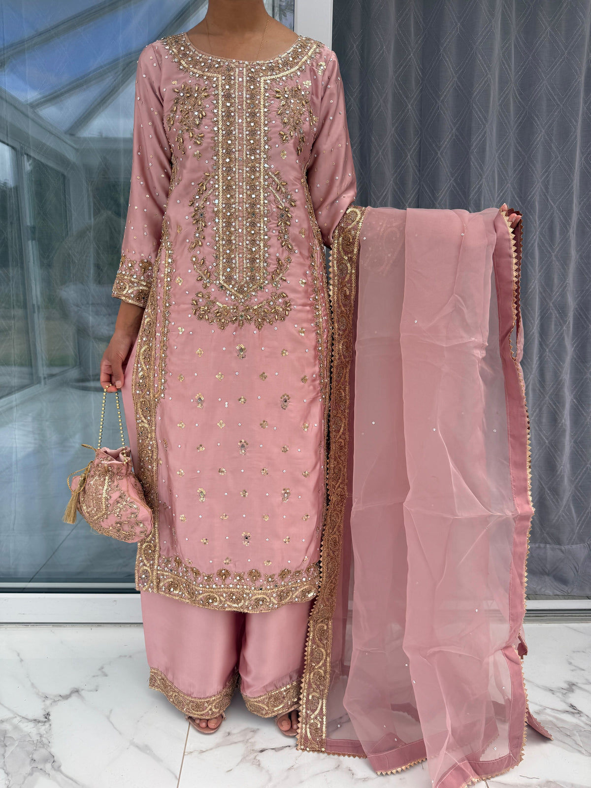 ARIANA - Embroidered silk kameez with plazo