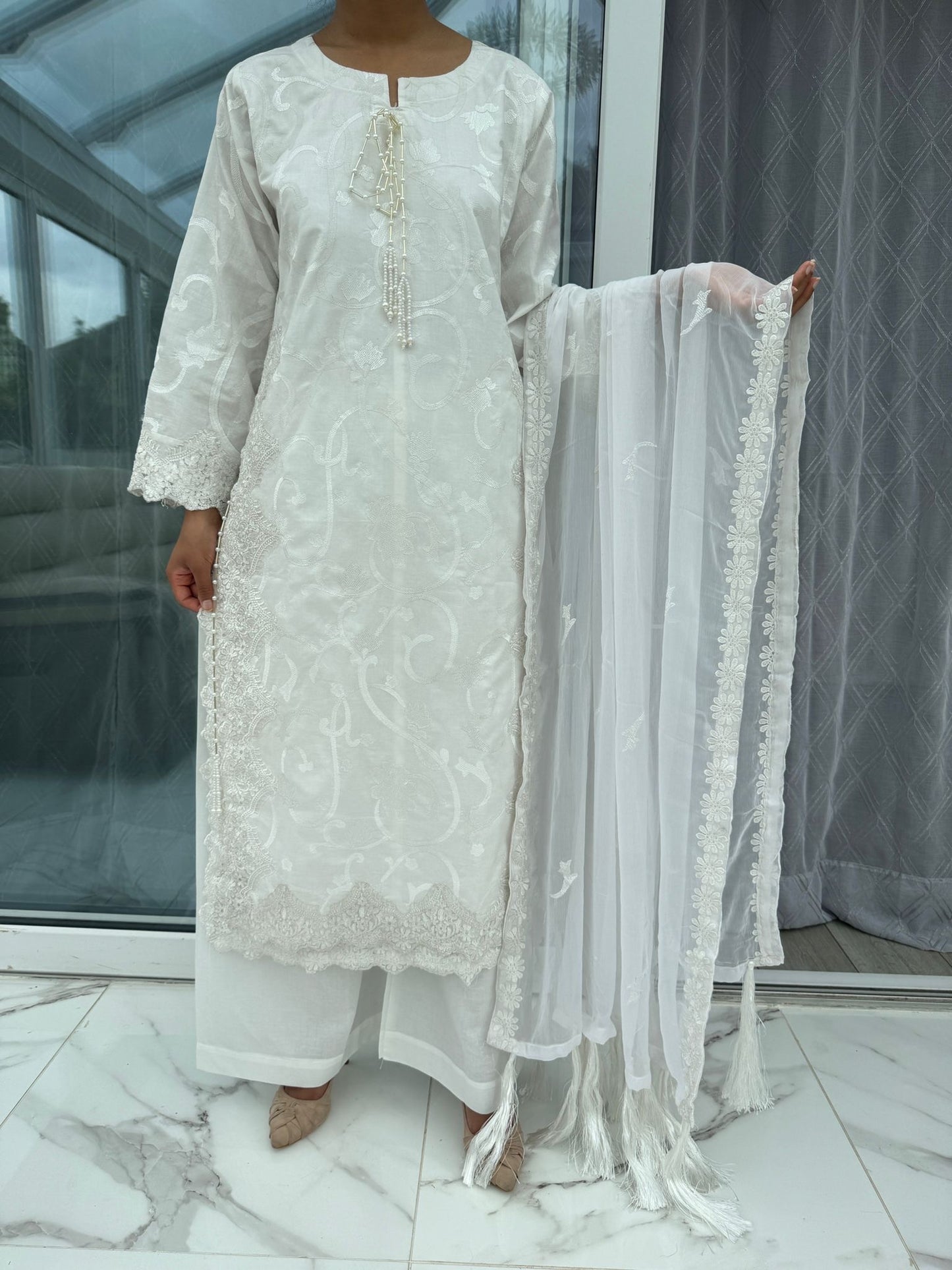 MALIKAAH BY SIMRANS - WHITE 2PC KAMEEZ AND TROUSERS