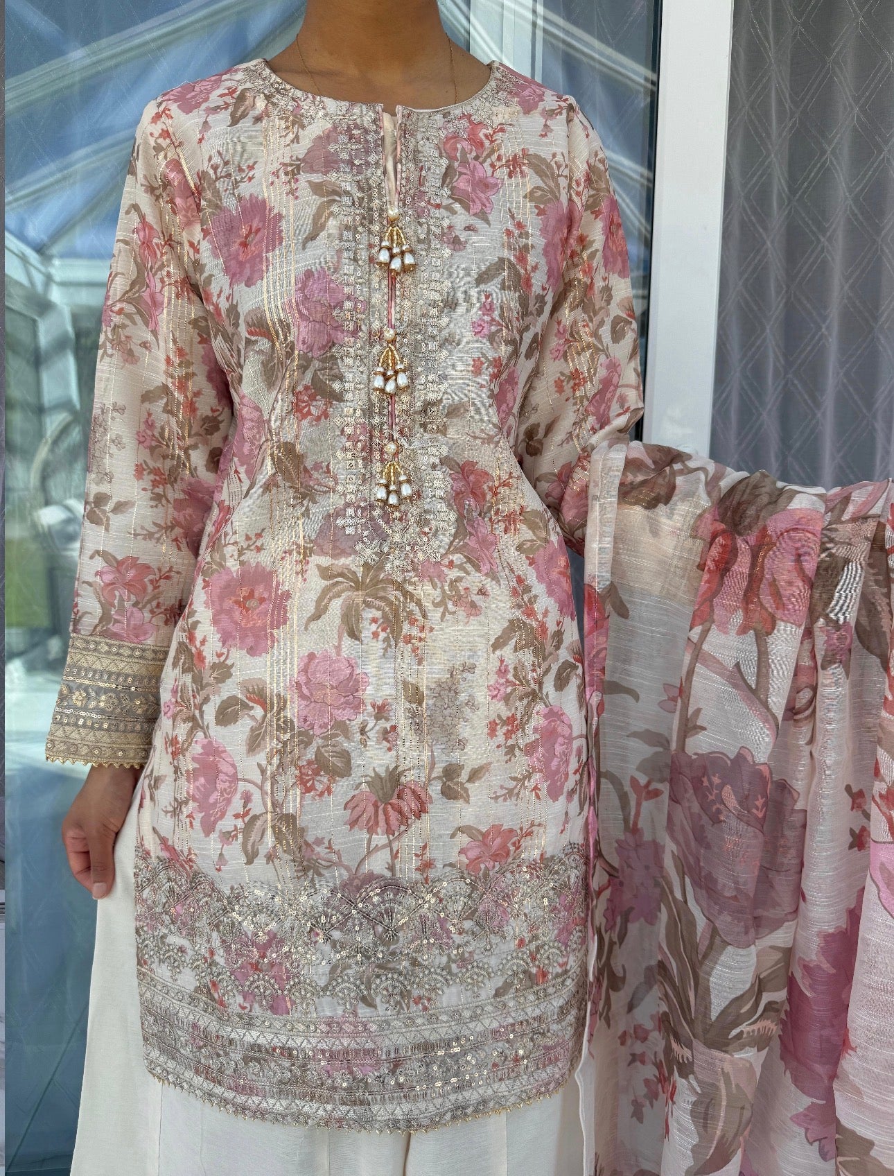 AYNAZ Pink flowers - Printed and embroidered Monar kameez with Kali sharara