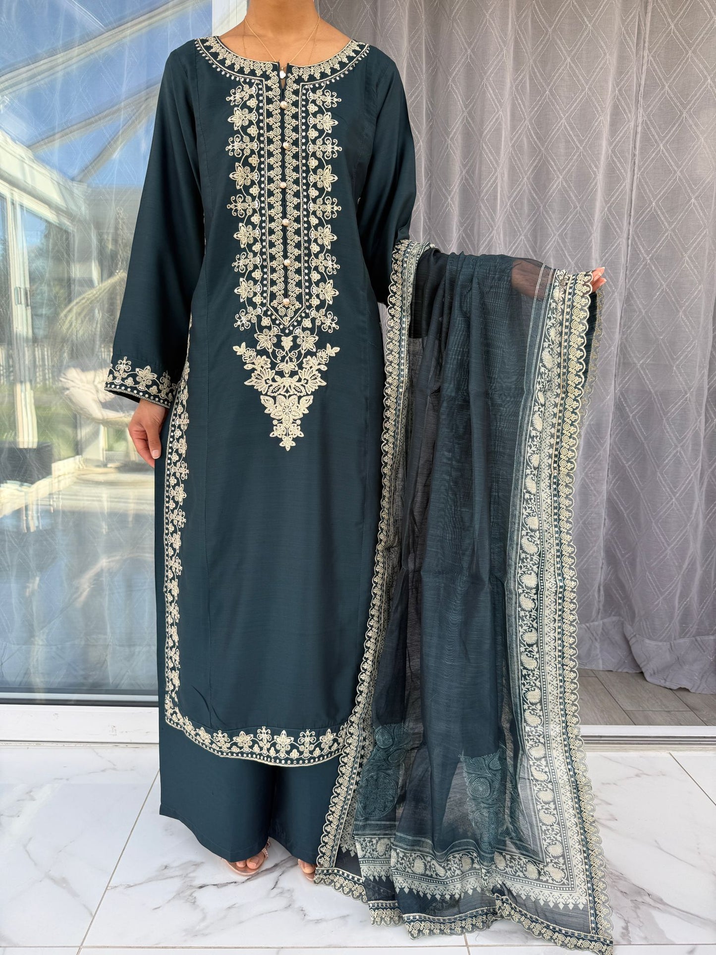 HIBA - Embroidered viscose outfit with plazo