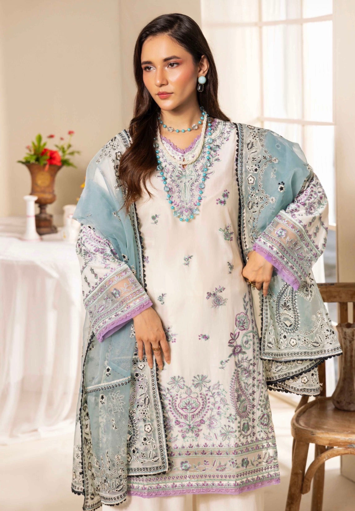 SIMRANS RAYAA - Embroidered soft cotton outfit with plazo