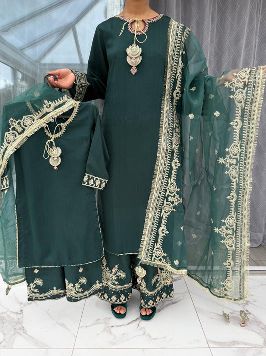 ADAA - Mother and daughter collection