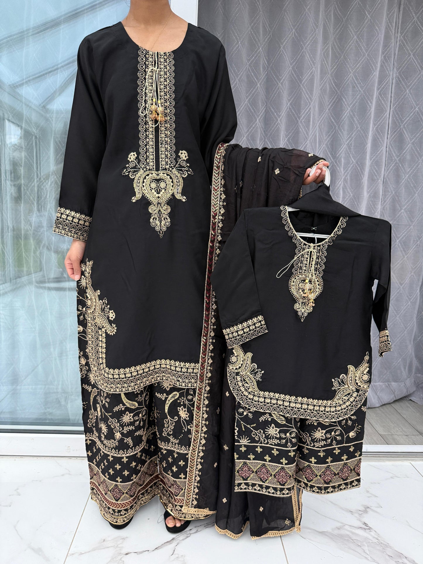 RANIYA - Embroidered viscose kameez and plazo with chiffon dupatta black