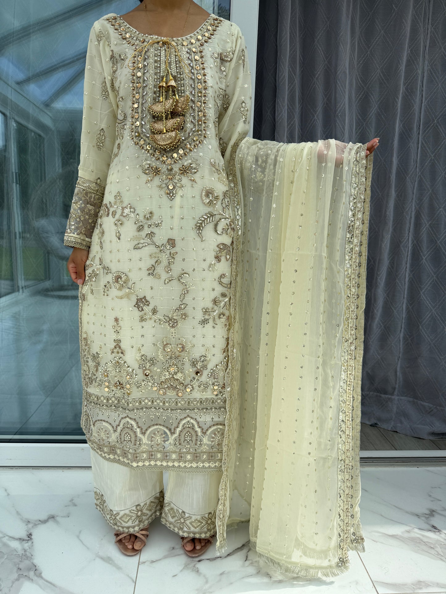 QARINA - Embroidered chiffon kameez with plazo