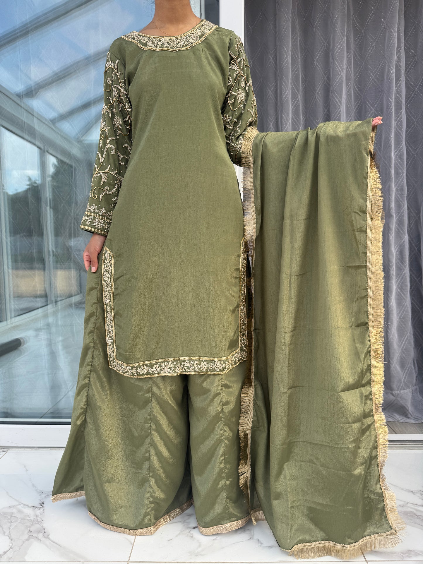 MALIKA - Embellished raw silk outfit with Sharara