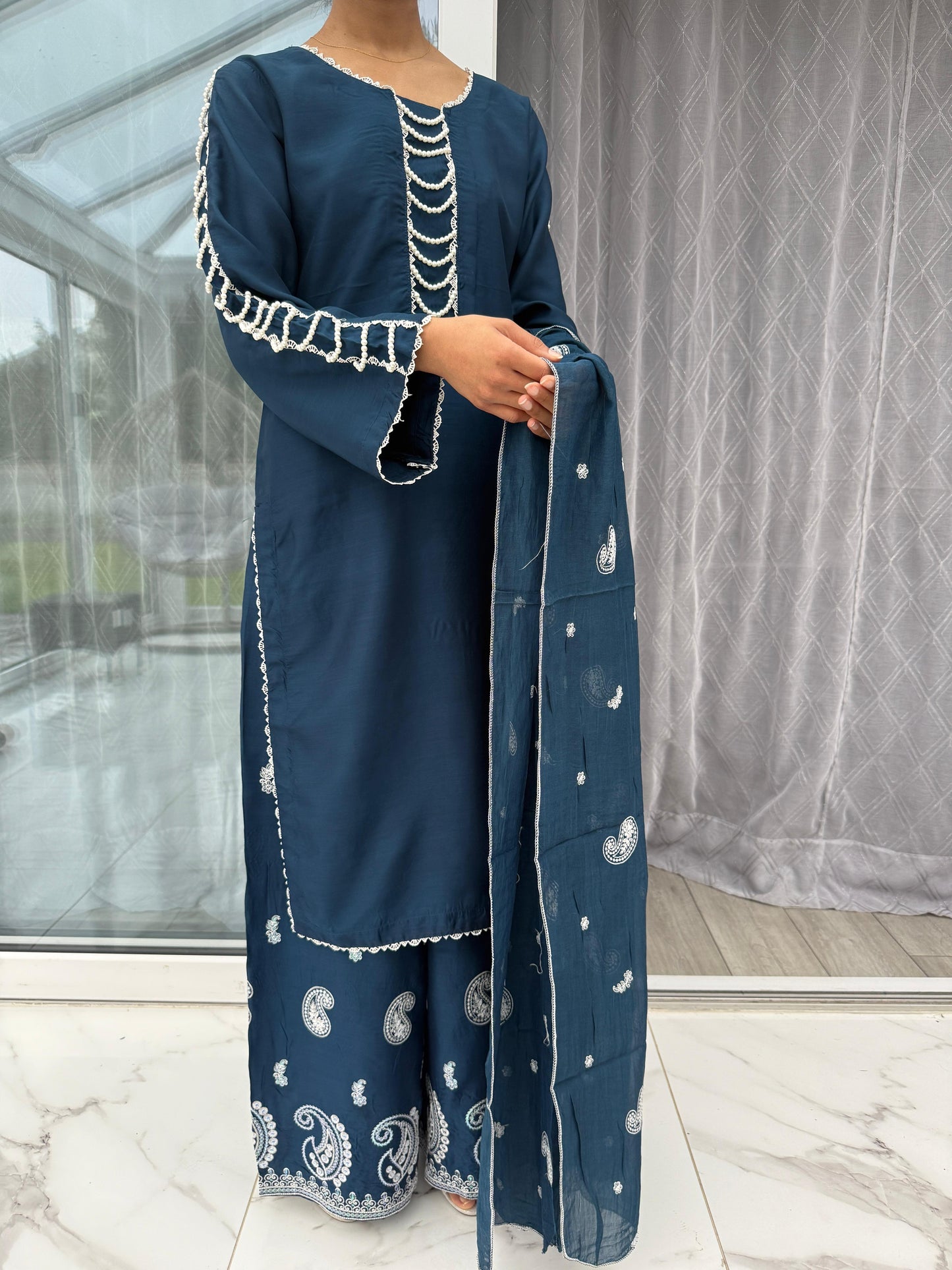 ELYSA ZINC BLUE - Viscose kameez with pearls and embroidered plazo