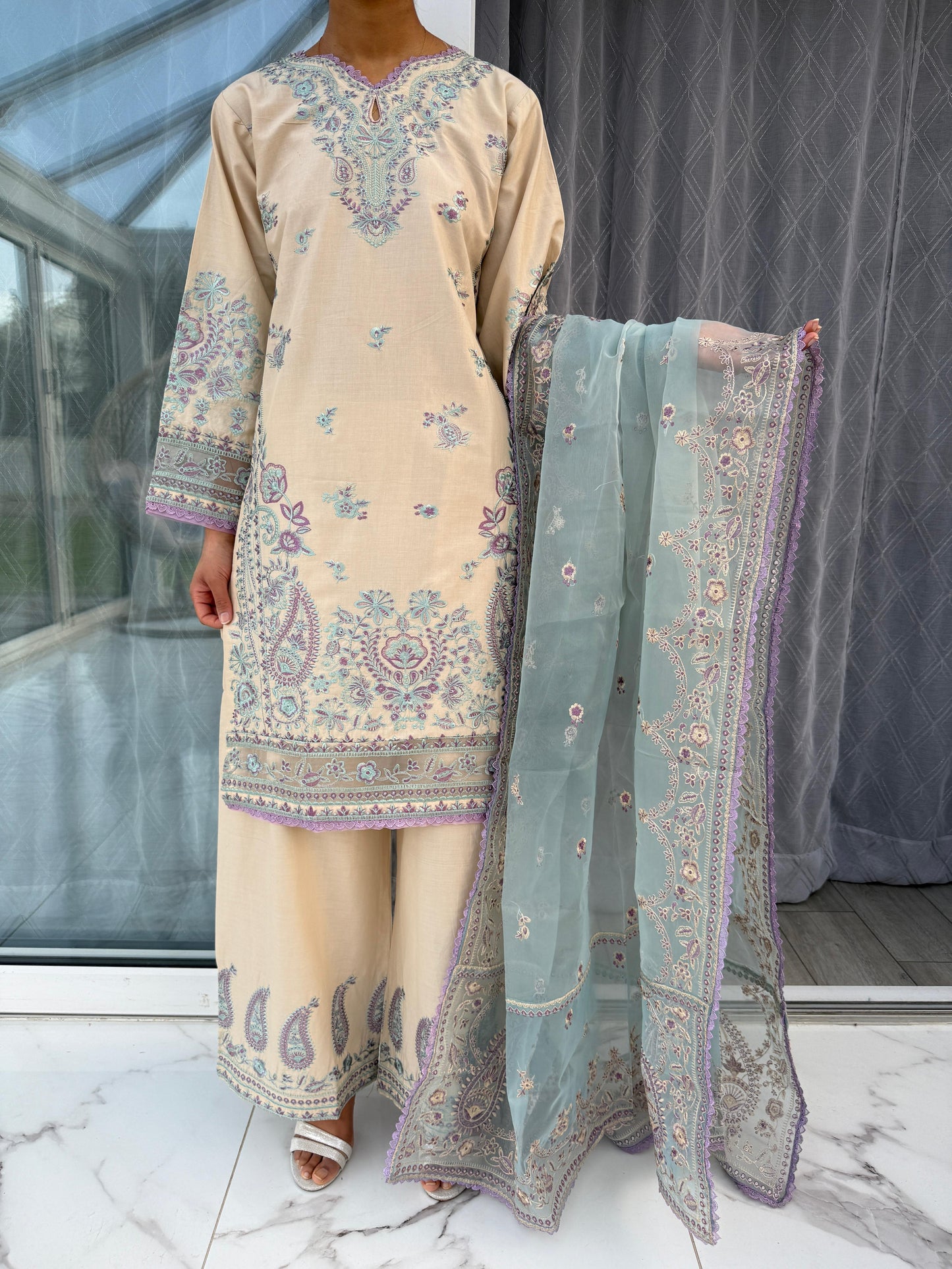 SIMRANS RAYAA - Embroidered soft cotton outfit with plazo