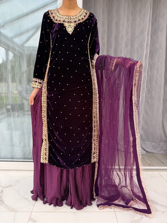 AYAT - Embroidered velvet kameez with lengha